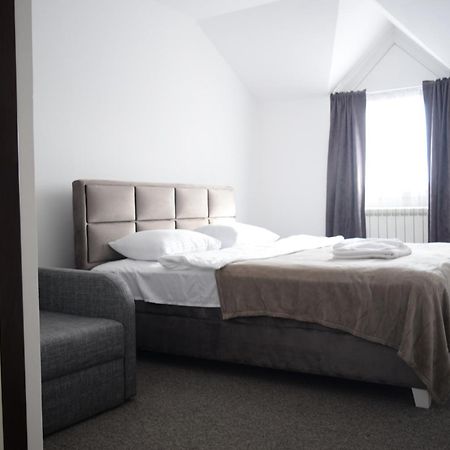 Hotel Tiski Cvet Novi Bečej エクステリア 写真