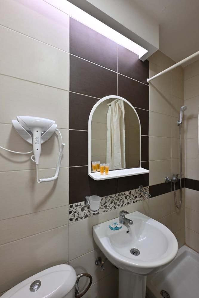Hotel Tiski Cvet Novi Bečej エクステリア 写真
