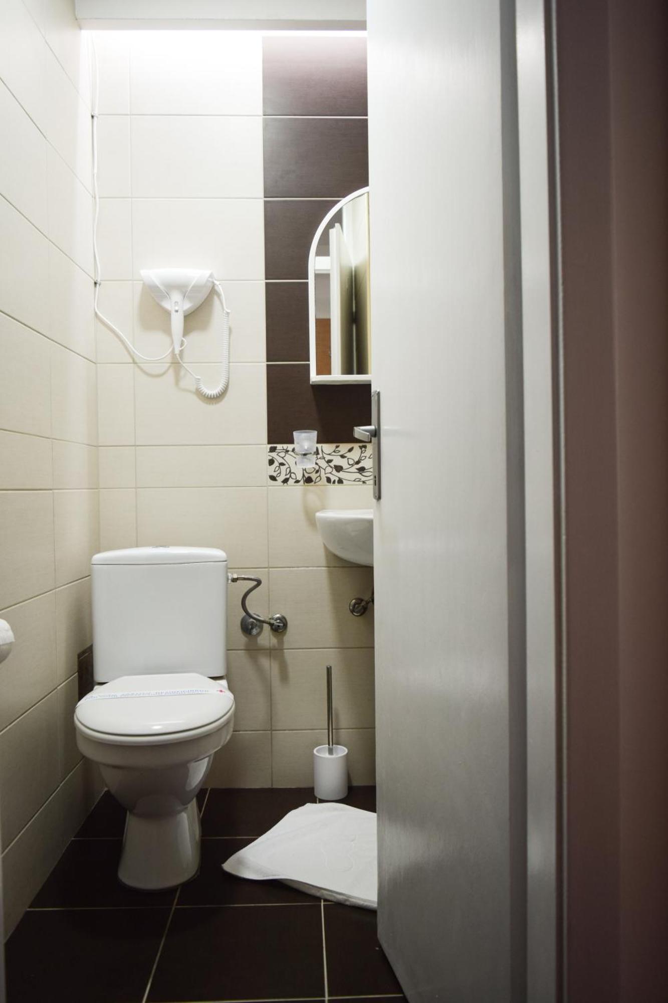 Hotel Tiski Cvet Novi Bečej エクステリア 写真