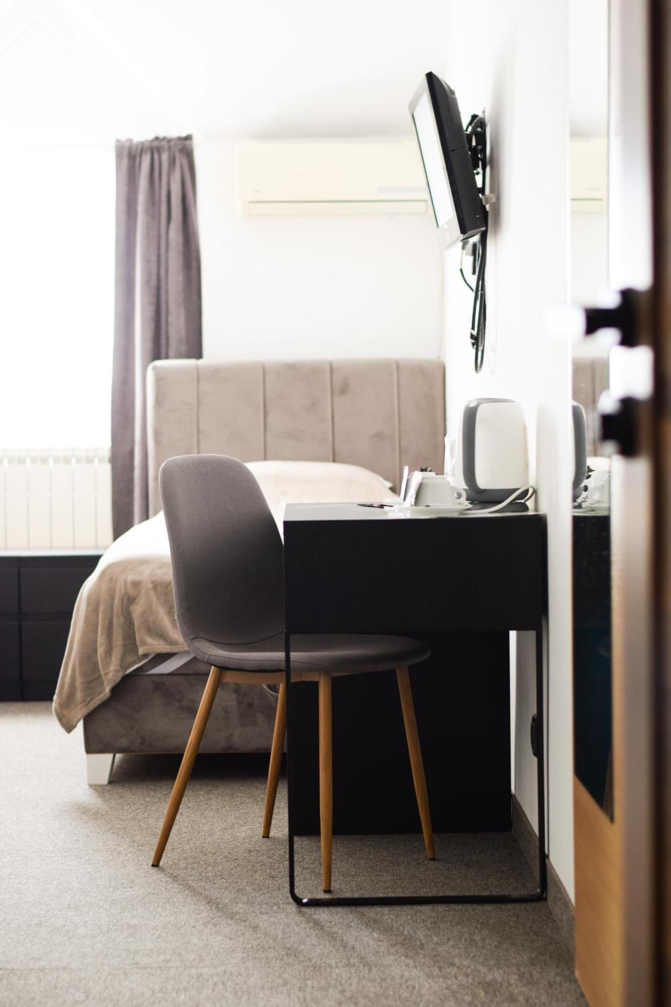Hotel Tiski Cvet Novi Bečej エクステリア 写真