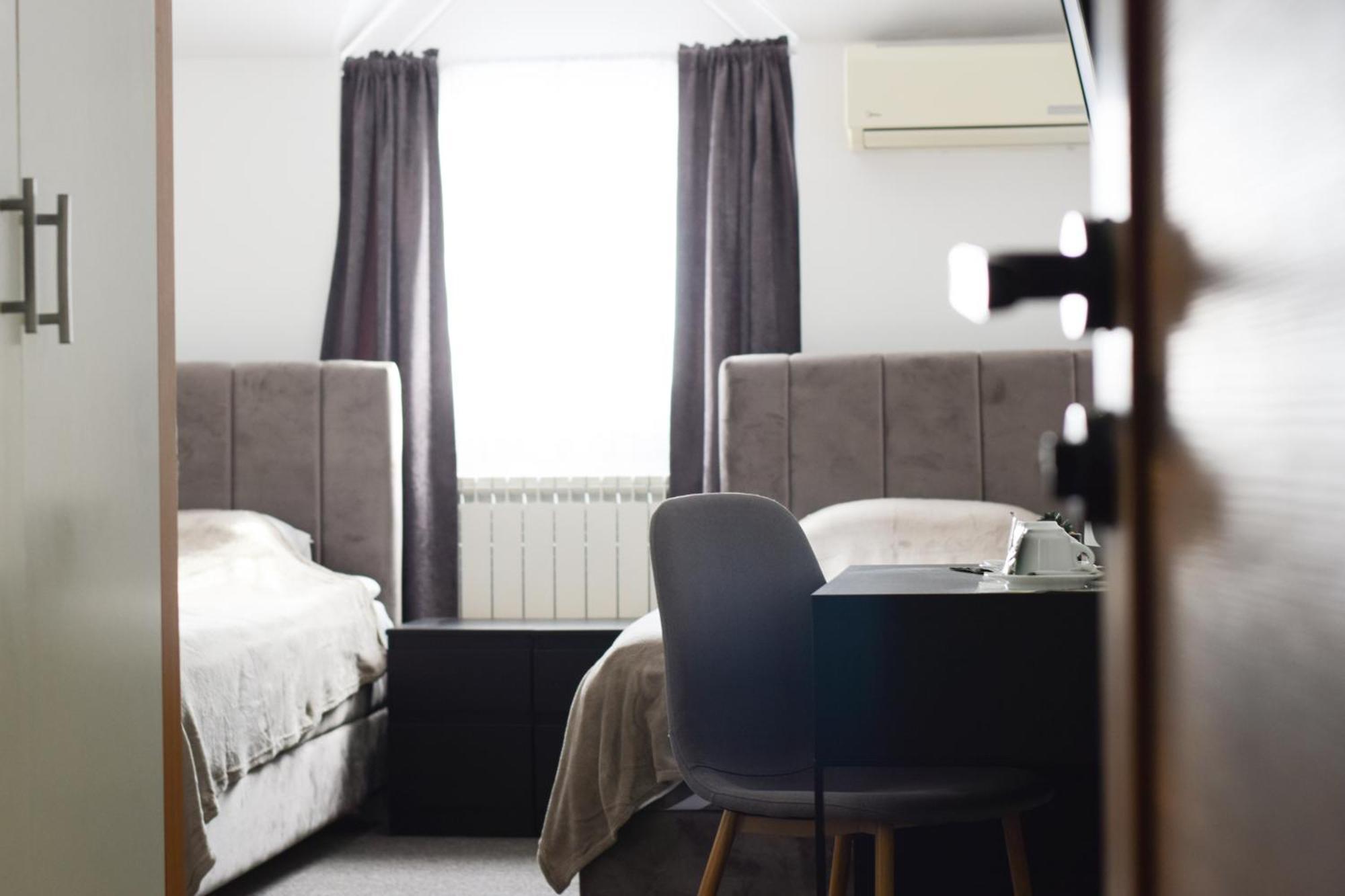Hotel Tiski Cvet Novi Bečej エクステリア 写真