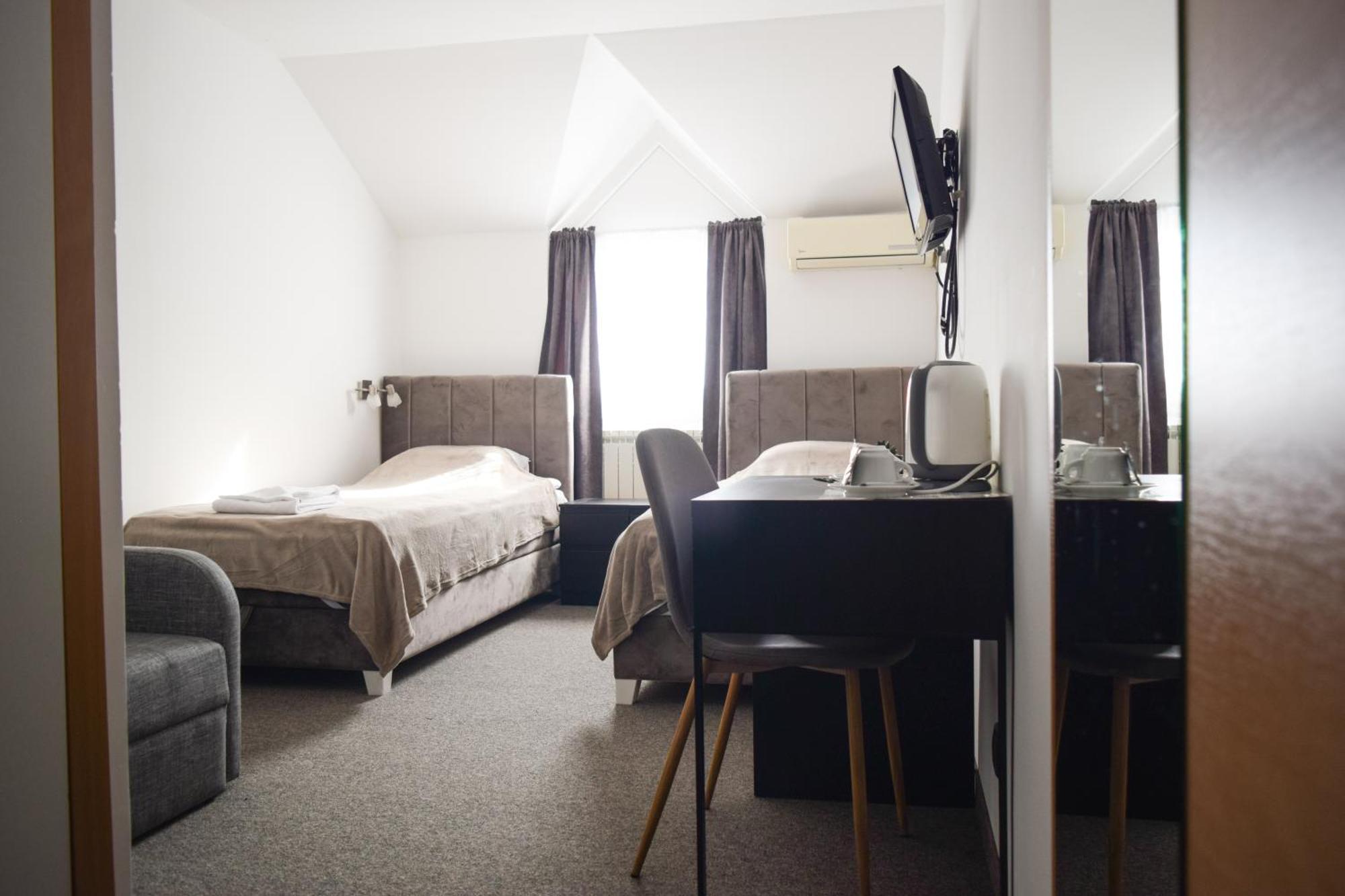 Hotel Tiski Cvet Novi Bečej エクステリア 写真