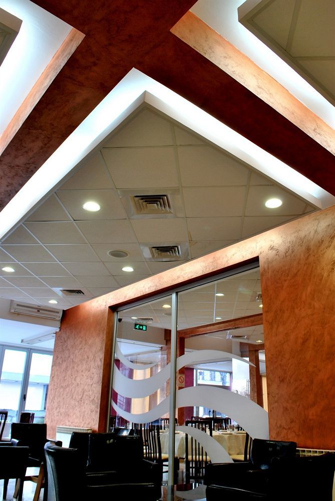 Hotel Tiski Cvet Novi Bečej エクステリア 写真