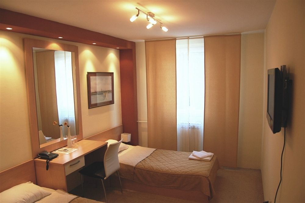Hotel Tiski Cvet Novi Bečej エクステリア 写真