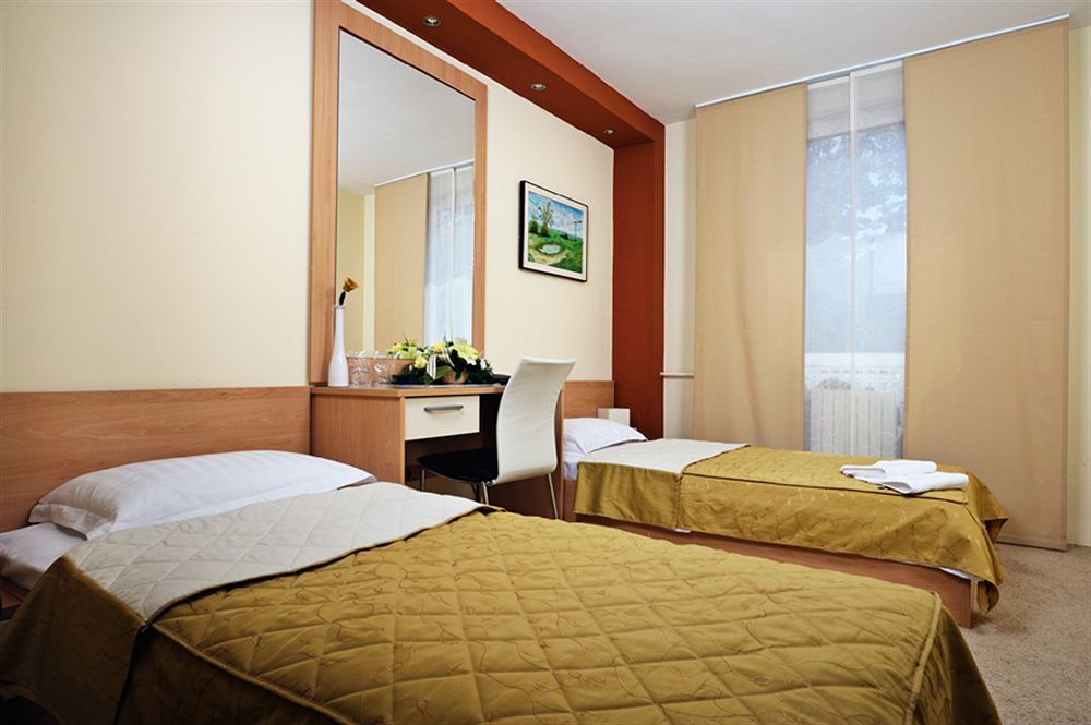 Hotel Tiski Cvet Novi Bečej エクステリア 写真