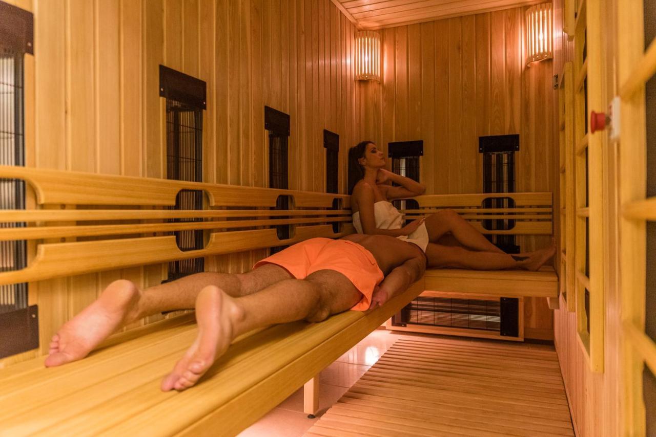 Hotel Tiski Cvet Novi Bečej エクステリア 写真