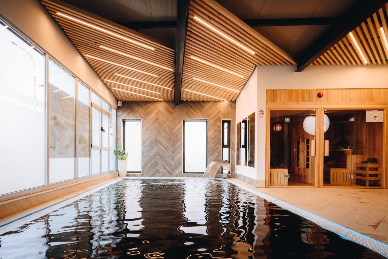 Hotel Tiski Cvet Novi Bečej エクステリア 写真